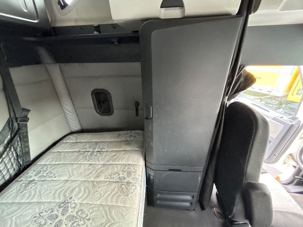 Sleeper Tractor-Heavy Duty Tractors-Freightliner-2020-T12664ST-Greeley-CO-381,884\n\t\tmiles-$ 76,250 - Image 18