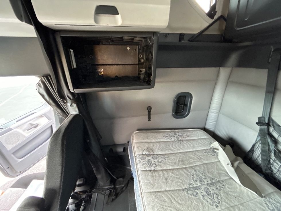 Sleeper Tractor-Heavy Duty Tractors-Freightliner-2020-T12664ST-Greeley-CO-381,884\n\t\tmiles-$ 76,250 - Image 19