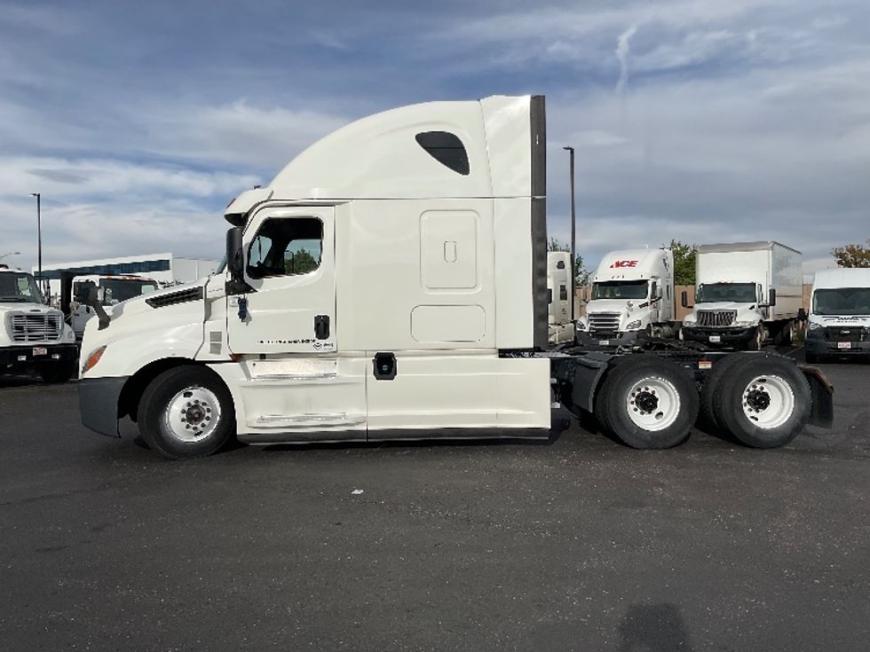 Sleeper Tractor-Heavy Duty Tractors-Freightliner-2020-T12664ST-Greeley-CO-381,884\n\t\tmiles-$ 76,250 - Image 4