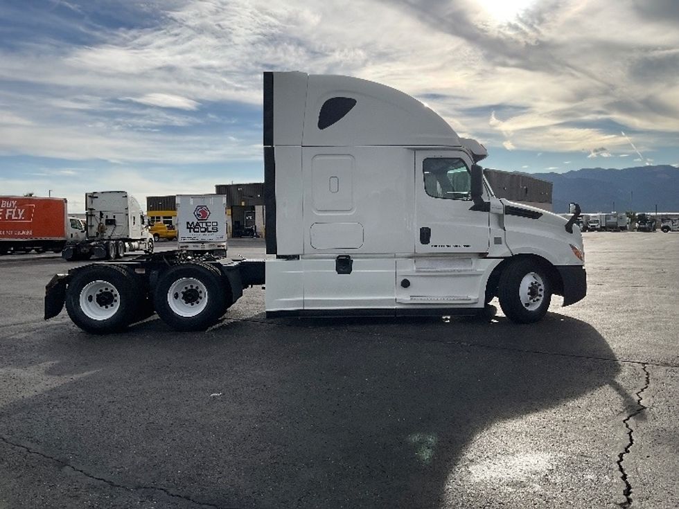 Sleeper Tractor-Heavy Duty Tractors-Freightliner-2020-T12664ST-Greeley-CO-381,884\n\t\tmiles-$ 76,250 - Image 8