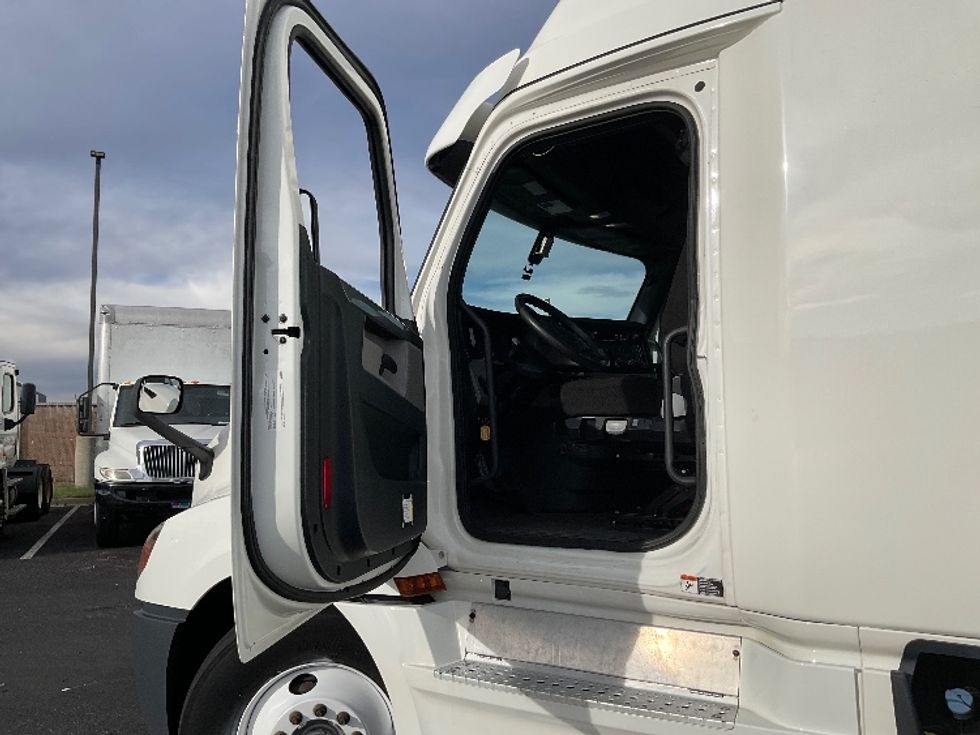 Sleeper Tractor-Heavy Duty Tractors-Freightliner-2020-T12664ST-Greeley-CO-381,884\n\t\tmiles-$ 76,250 - Image 9