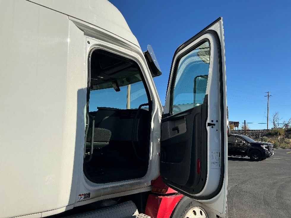 Sleeper Tractor-Heavy Duty Tractors-Freightliner-2020-T12664ST-Greeley-CO-456,460\n\t\tmiles-$ 73,750 - Image 13