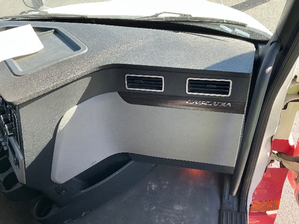 Sleeper Tractor-Heavy Duty Tractors-Freightliner-2020-T12664ST-Greeley-CO-456,460\n\t\tmiles-$ 73,750 - Image 14