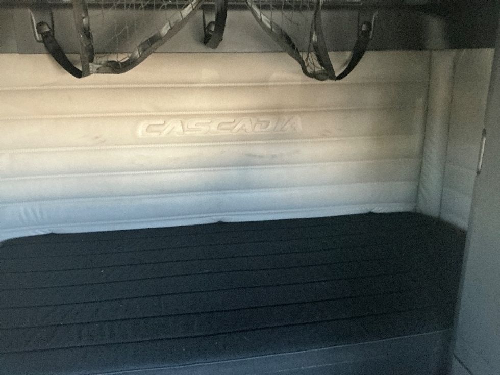 Sleeper Tractor-Heavy Duty Tractors-Freightliner-2020-T12664ST-Greeley-CO-456,460\n\t\tmiles-$ 73,750 - Image 16