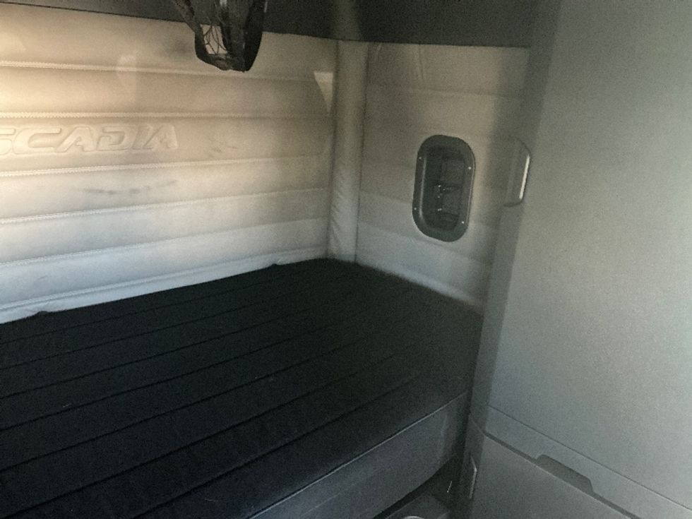 Sleeper Tractor-Heavy Duty Tractors-Freightliner-2020-T12664ST-Greeley-CO-456,460\n\t\tmiles-$ 73,750 - Image 17