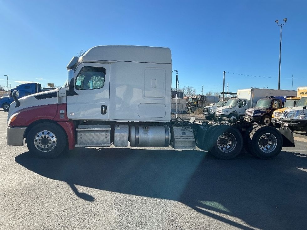 Sleeper Tractor-Heavy Duty Tractors-Freightliner-2020-T12664ST-Greeley-CO-456,460\n\t\tmiles-$ 73,750 - Image 4