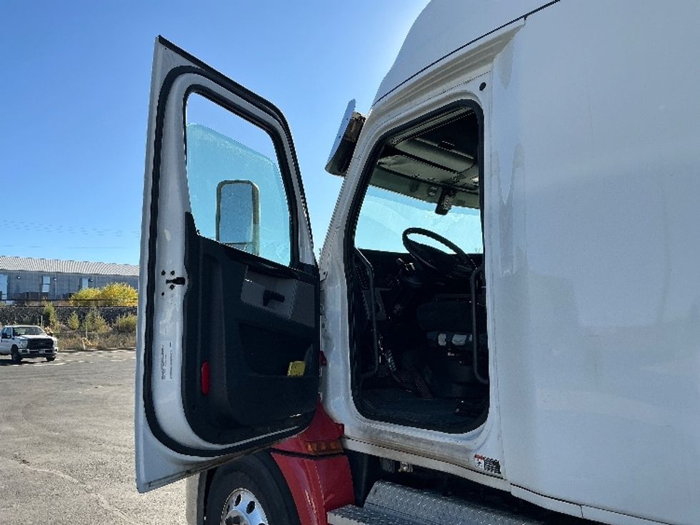 Sleeper Tractor-Heavy Duty Tractors-Freightliner-2020-T12664ST-Greeley-CO-456,460\n\t\tmiles-$ 73,750 - Image 9