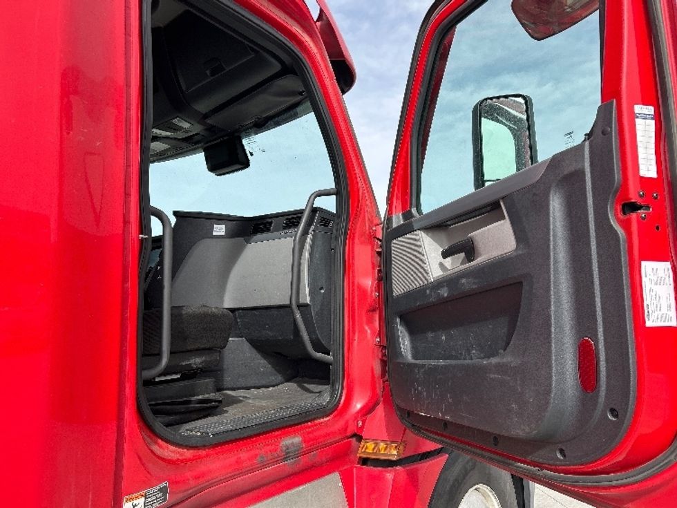 Sleeper Tractor-Heavy Duty Tractors-Freightliner-2020-T12664ST-Greeley-CO-547,872\n\t\tmiles-$ 58,000 - Image 13