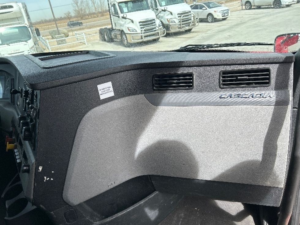 Sleeper Tractor-Heavy Duty Tractors-Freightliner-2020-T12664ST-Greeley-CO-547,872\n\t\tmiles-$ 58,000 - Image 14