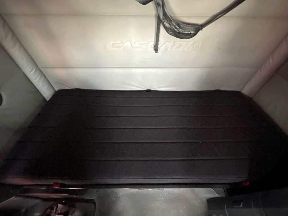 Sleeper Tractor-Heavy Duty Tractors-Freightliner-2020-T12664ST-Greeley-CO-547,872\n\t\tmiles-$ 58,000 - Image 17