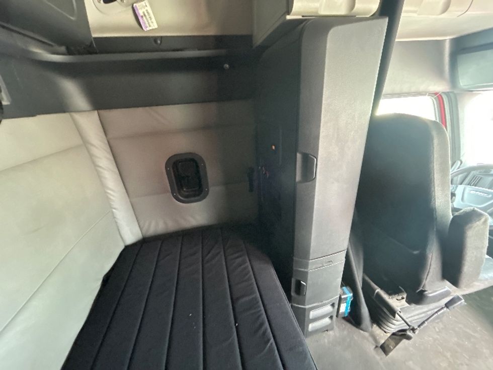 Sleeper Tractor-Heavy Duty Tractors-Freightliner-2020-T12664ST-Greeley-CO-547,872\n\t\tmiles-$ 58,000 - Image 18