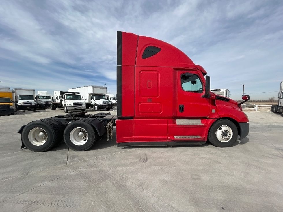 Sleeper Tractor-Heavy Duty Tractors-Freightliner-2020-T12664ST-Greeley-CO-547,872\n\t\tmiles-$ 58,000 - Image 8