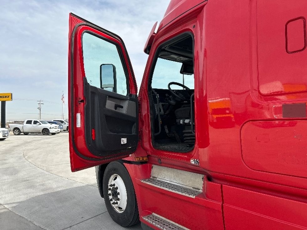 Sleeper Tractor-Heavy Duty Tractors-Freightliner-2020-T12664ST-Greeley-CO-547,872\n\t\tmiles-$ 58,000 - Image 9