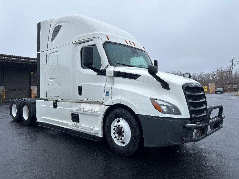 Sleeper Tractor-Heavy Duty Tractors-Freightliner-2020-T12664ST-Greensboro-NC-288,566\n\t\tmiles-$ 69,250 - Image 1