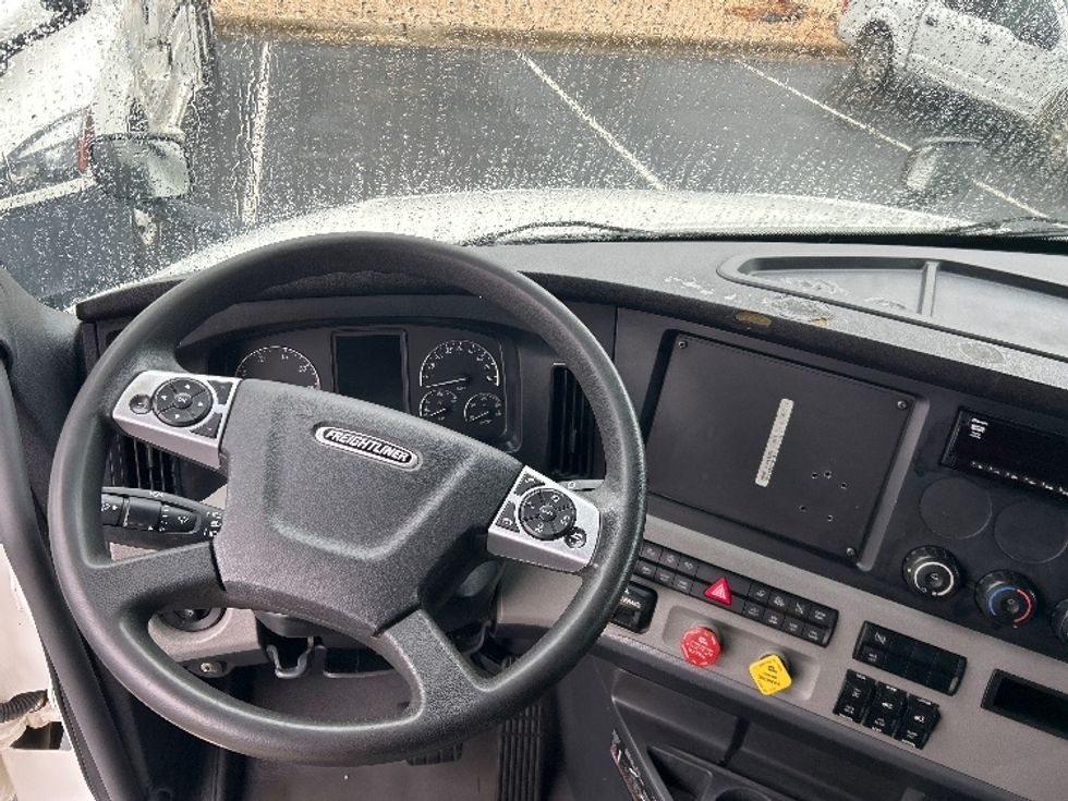 Sleeper Tractor-Heavy Duty Tractors-Freightliner-2020-T12664ST-Greensboro-NC-288,566\n\t\tmiles-$ 69,250 - Image 11