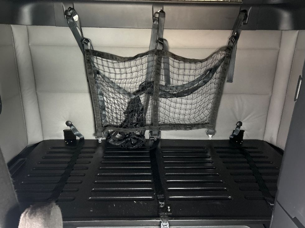 Sleeper Tractor-Heavy Duty Tractors-Freightliner-2020-T12664ST-Greensboro-NC-288,566\n\t\tmiles-$ 69,250 - Image 16