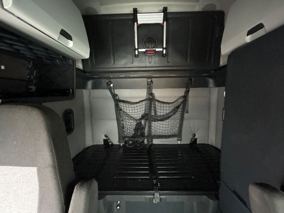 Sleeper Tractor-Heavy Duty Tractors-Freightliner-2020-T12664ST-Greensboro-NC-288,566\n\t\tmiles-$ 69,250 - Image 17