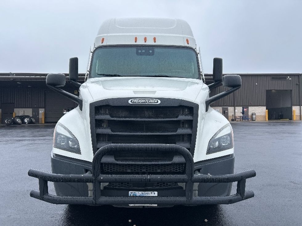 Sleeper Tractor-Heavy Duty Tractors-Freightliner-2020-T12664ST-Greensboro-NC-288,566\n\t\tmiles-$ 69,250 - Image 2