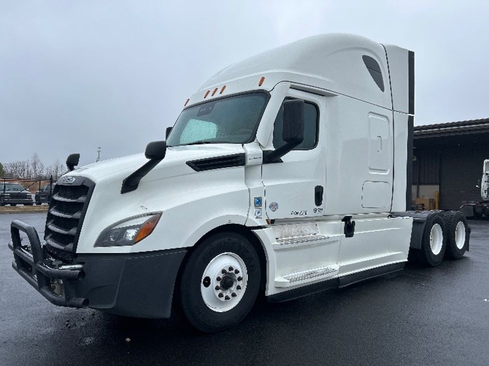 Sleeper Tractor-Heavy Duty Tractors-Freightliner-2020-T12664ST-Greensboro-NC-288,566\n\t\tmiles-$ 69,250 - Image 3