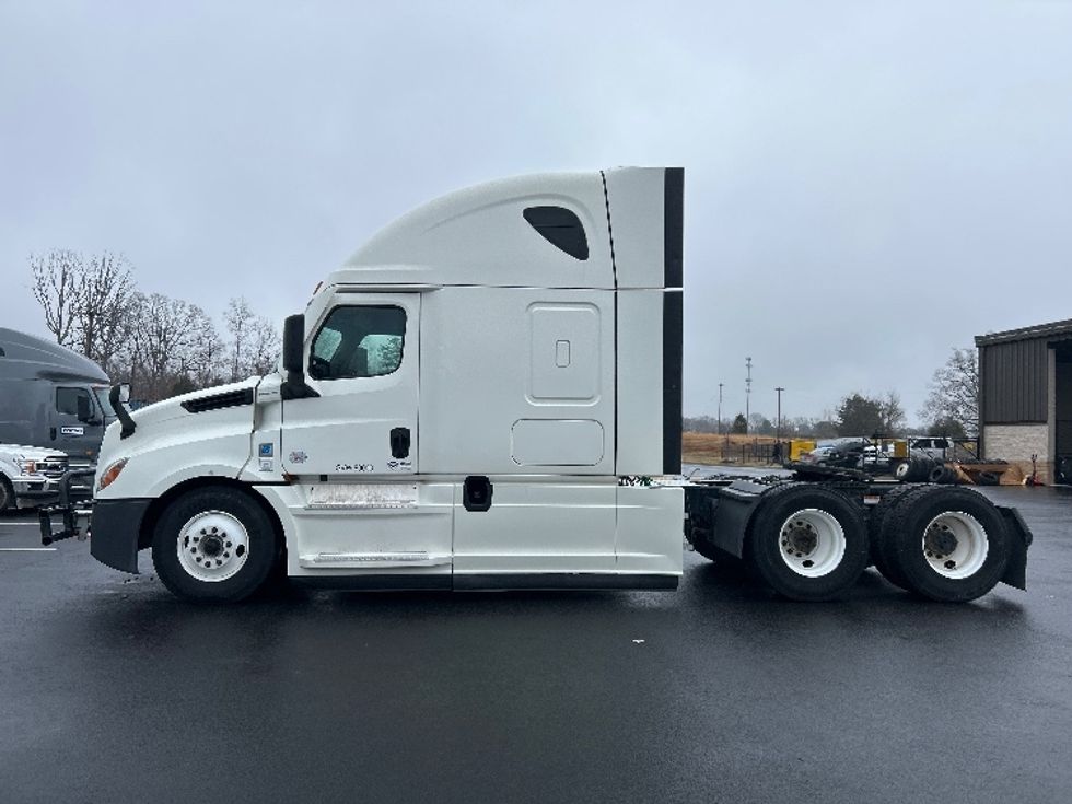 Sleeper Tractor-Heavy Duty Tractors-Freightliner-2020-T12664ST-Greensboro-NC-288,566\n\t\tmiles-$ 69,250 - Image 4