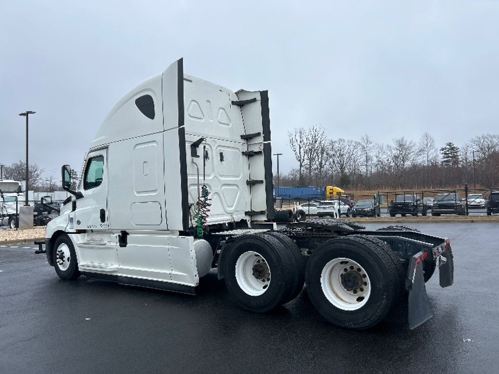 Sleeper Tractor-Heavy Duty Tractors-Freightliner-2020-T12664ST-Greensboro-NC-288,566\n\t\tmiles-$ 69,250 - Image 5