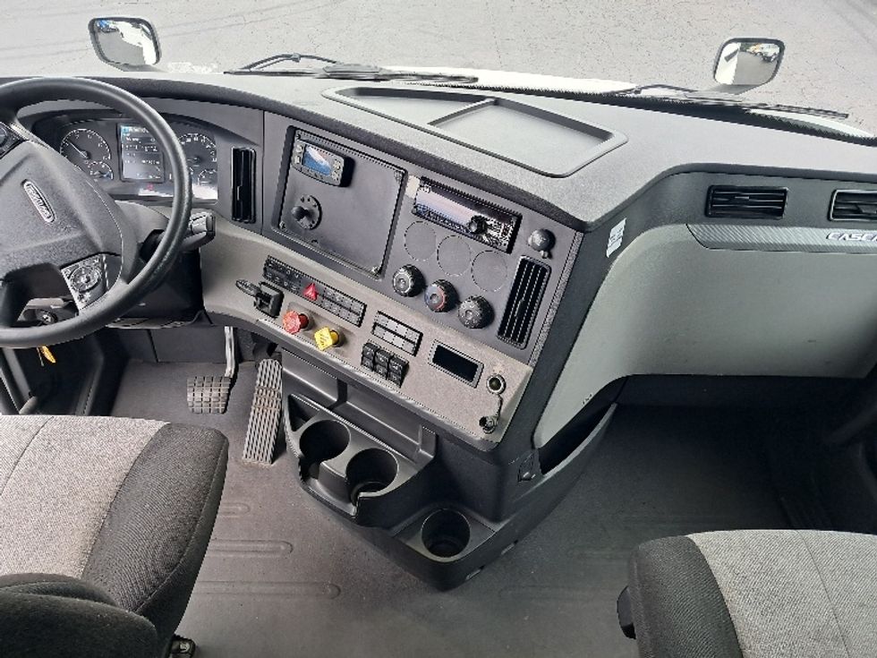 Sleeper Tractor-Heavy Duty Tractors-Freightliner-2020-T12664ST-Greensboro-NC-395,859\n\t\tmiles-$ 76,000 - Image 12