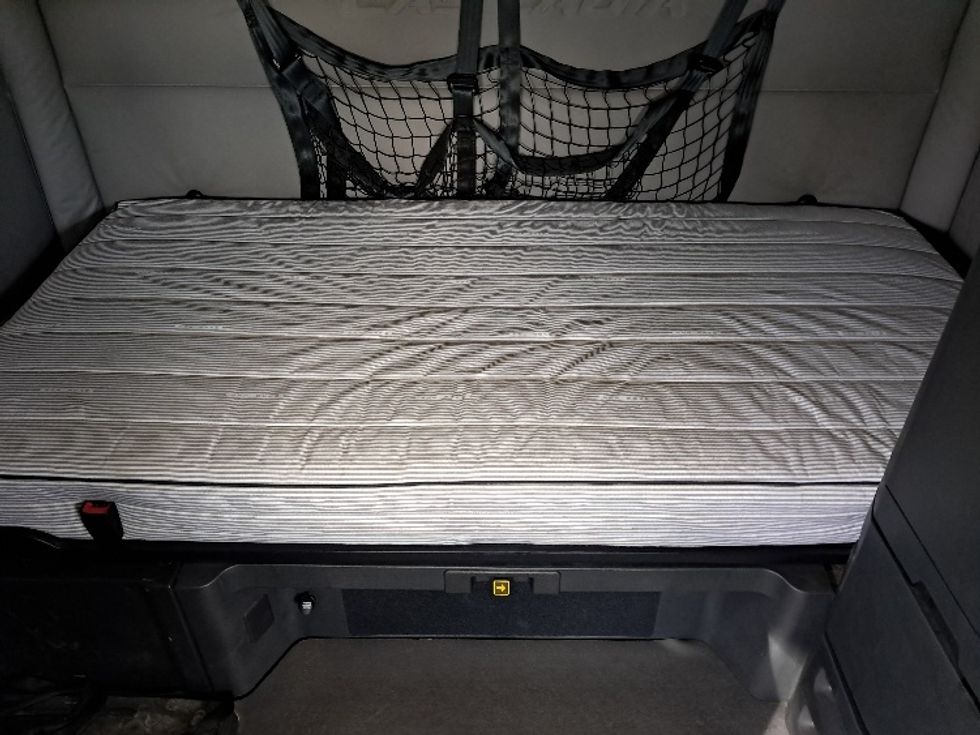 Sleeper Tractor-Heavy Duty Tractors-Freightliner-2020-T12664ST-Greensboro-NC-395,859\n\t\tmiles-$ 76,000 - Image 16