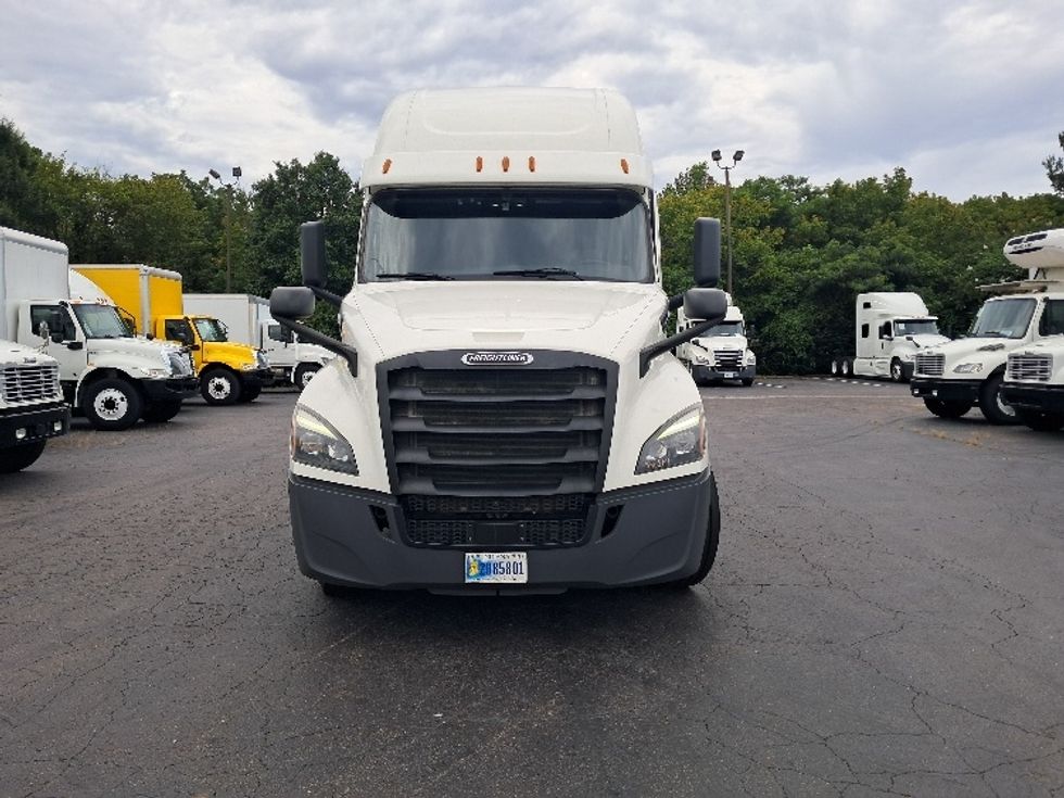 Sleeper Tractor-Heavy Duty Tractors-Freightliner-2020-T12664ST-Greensboro-NC-395,859\n\t\tmiles-$ 76,000 - Image 2