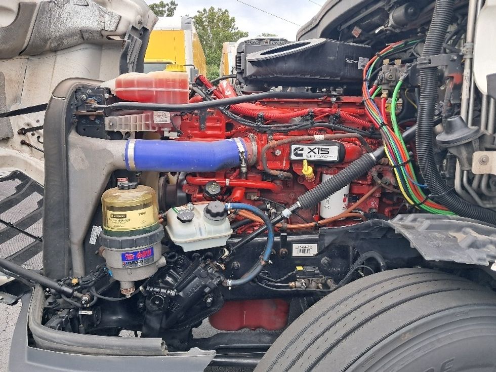 Sleeper Tractor-Heavy Duty Tractors-Freightliner-2020-T12664ST-Greensboro-NC-395,859\n\t\tmiles-$ 76,000 - Image 21