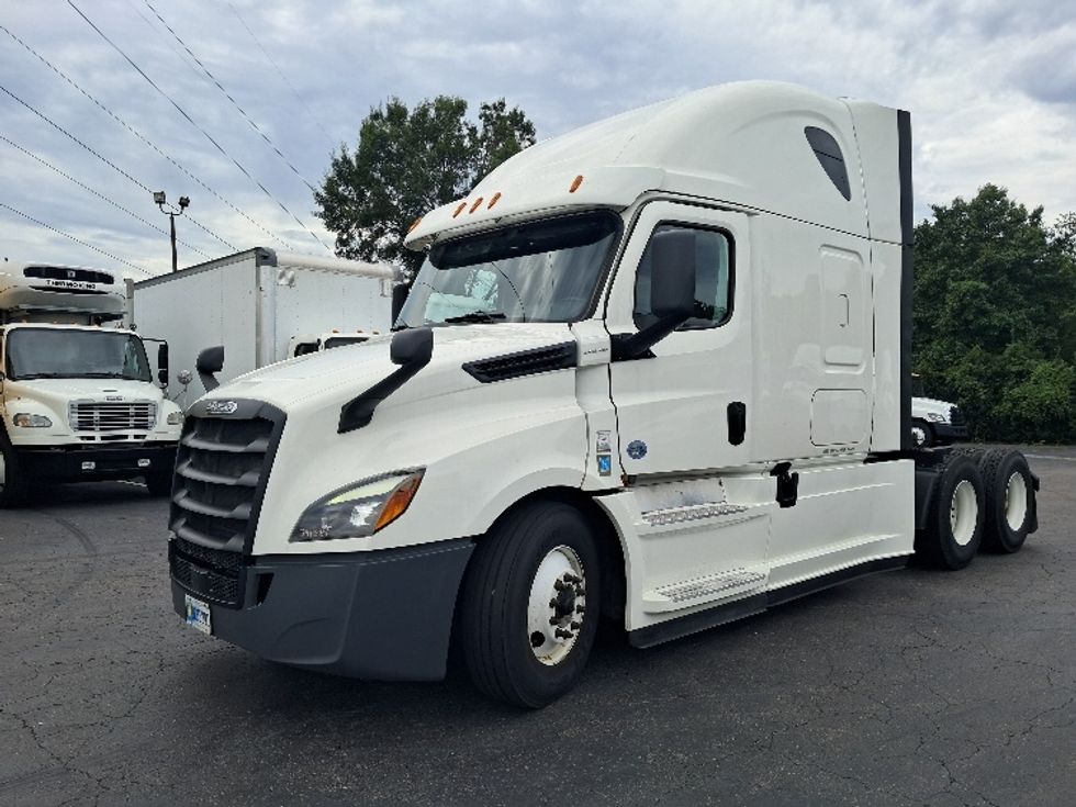 Sleeper Tractor-Heavy Duty Tractors-Freightliner-2020-T12664ST-Greensboro-NC-395,859\n\t\tmiles-$ 76,000 - Image 3