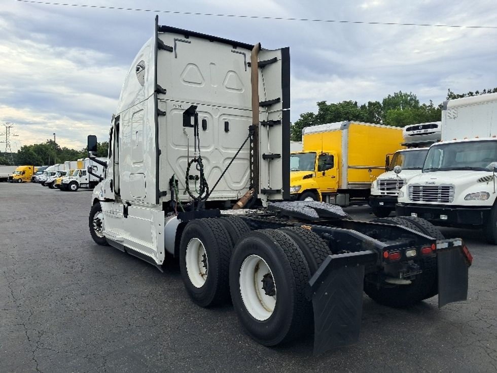 Sleeper Tractor-Heavy Duty Tractors-Freightliner-2020-T12664ST-Greensboro-NC-395,859\n\t\tmiles-$ 76,000 - Image 5