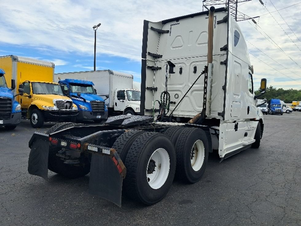 Sleeper Tractor-Heavy Duty Tractors-Freightliner-2020-T12664ST-Greensboro-NC-395,859\n\t\tmiles-$ 76,000 - Image 7