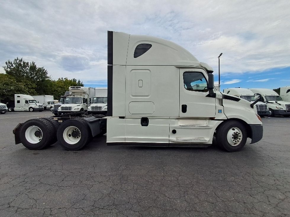 Sleeper Tractor-Heavy Duty Tractors-Freightliner-2020-T12664ST-Greensboro-NC-395,859\n\t\tmiles-$ 76,000 - Image 8