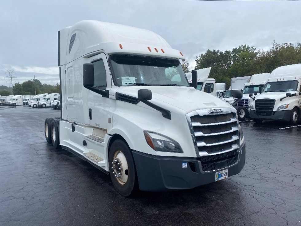Sleeper Tractor-Heavy Duty Tractors-Freightliner-2020-T12664ST-Greensboro-NC-418,682\n\t\tmiles-$ 76,500 - Image 1