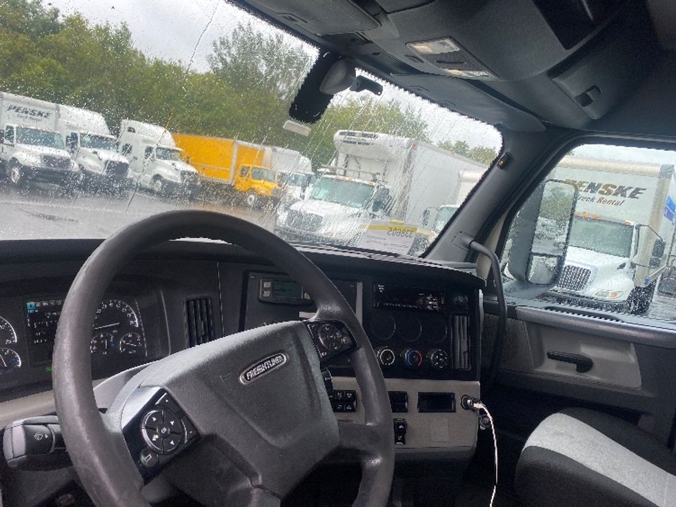 Sleeper Tractor-Heavy Duty Tractors-Freightliner-2020-T12664ST-Greensboro-NC-418,682\n\t\tmiles-$ 76,500 - Image 10