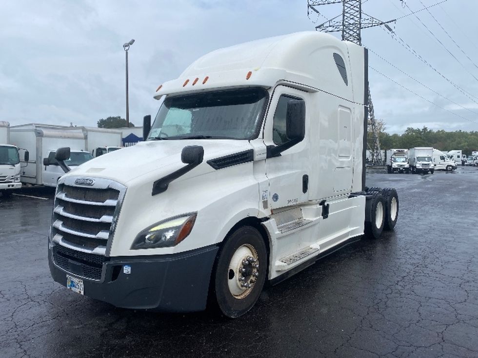 Sleeper Tractor-Heavy Duty Tractors-Freightliner-2020-T12664ST-Greensboro-NC-418,682\n\t\tmiles-$ 76,500 - Image 3