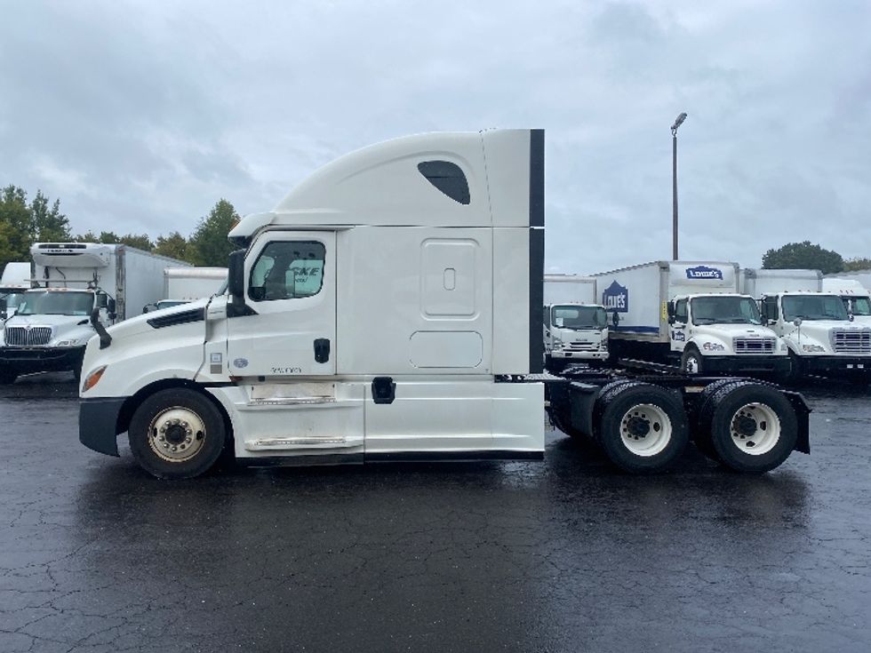 Sleeper Tractor-Heavy Duty Tractors-Freightliner-2020-T12664ST-Greensboro-NC-418,682\n\t\tmiles-$ 76,500 - Image 4