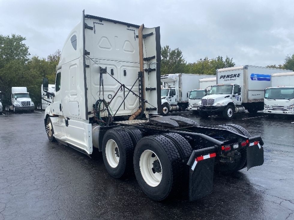 Sleeper Tractor-Heavy Duty Tractors-Freightliner-2020-T12664ST-Greensboro-NC-418,682\n\t\tmiles-$ 76,500 - Image 5