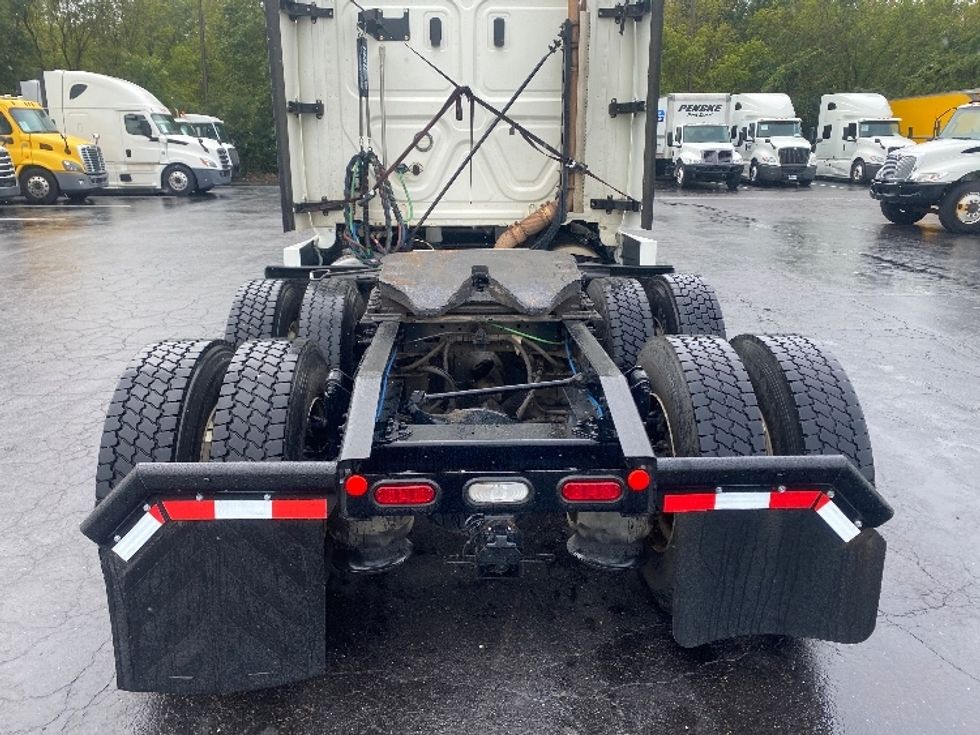 Sleeper Tractor-Heavy Duty Tractors-Freightliner-2020-T12664ST-Greensboro-NC-418,682\n\t\tmiles-$ 76,500 - Image 6