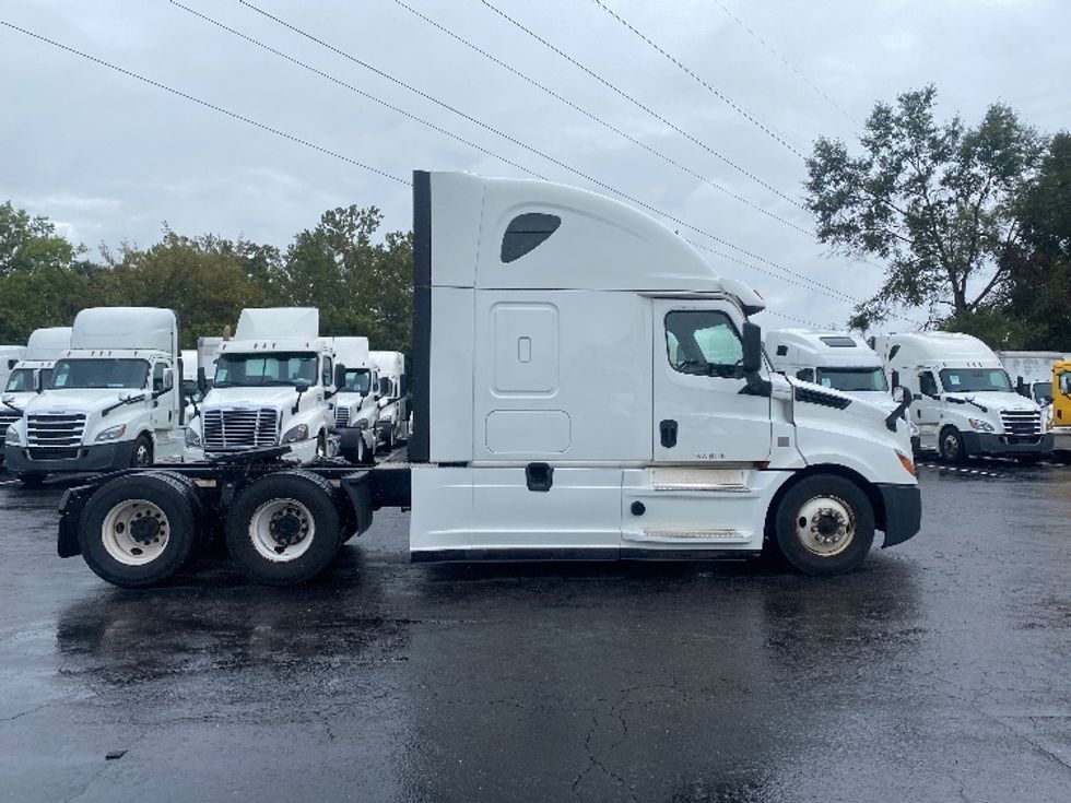 Sleeper Tractor-Heavy Duty Tractors-Freightliner-2020-T12664ST-Greensboro-NC-418,682\n\t\tmiles-$ 76,500 - Image 8