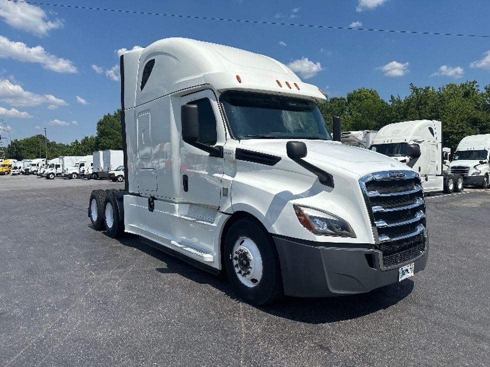 Sleeper Tractor-Heavy Duty Tractors-Freightliner-2020-T12664ST-Greensboro-NC-494,636\n\t\tmiles-$ 56,500 - Image 1