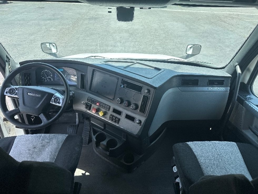 Sleeper Tractor-Heavy Duty Tractors-Freightliner-2020-T12664ST-Greensboro-NC-494,636\n\t\tmiles-$ 56,500 - Image 12
