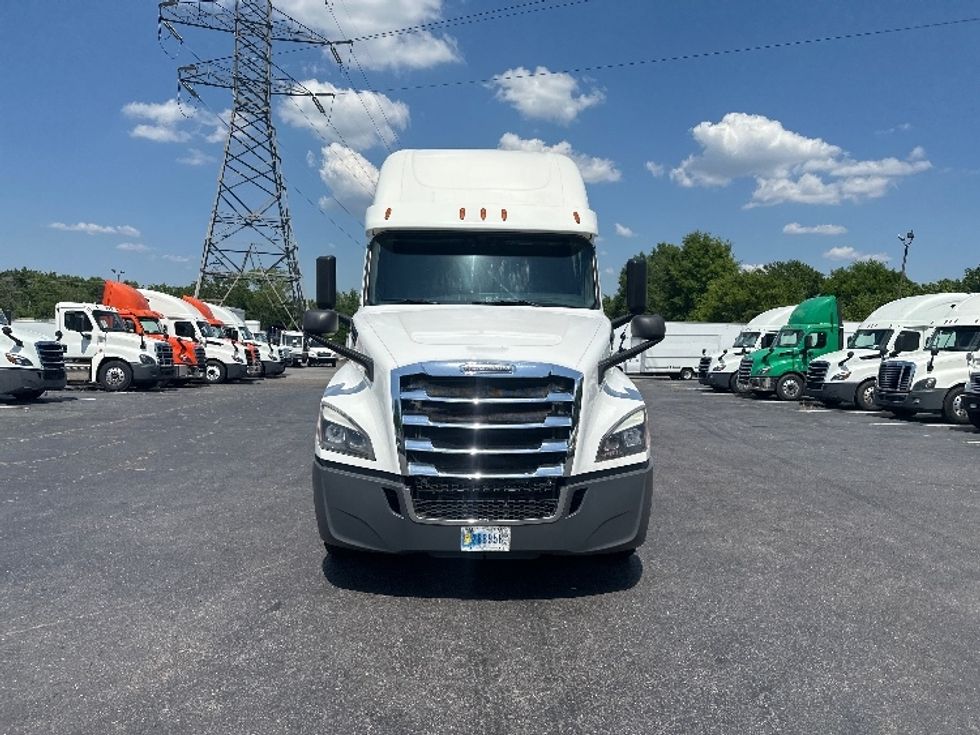 Sleeper Tractor-Heavy Duty Tractors-Freightliner-2020-T12664ST-Greensboro-NC-494,636\n\t\tmiles-$ 56,500 - Image 2