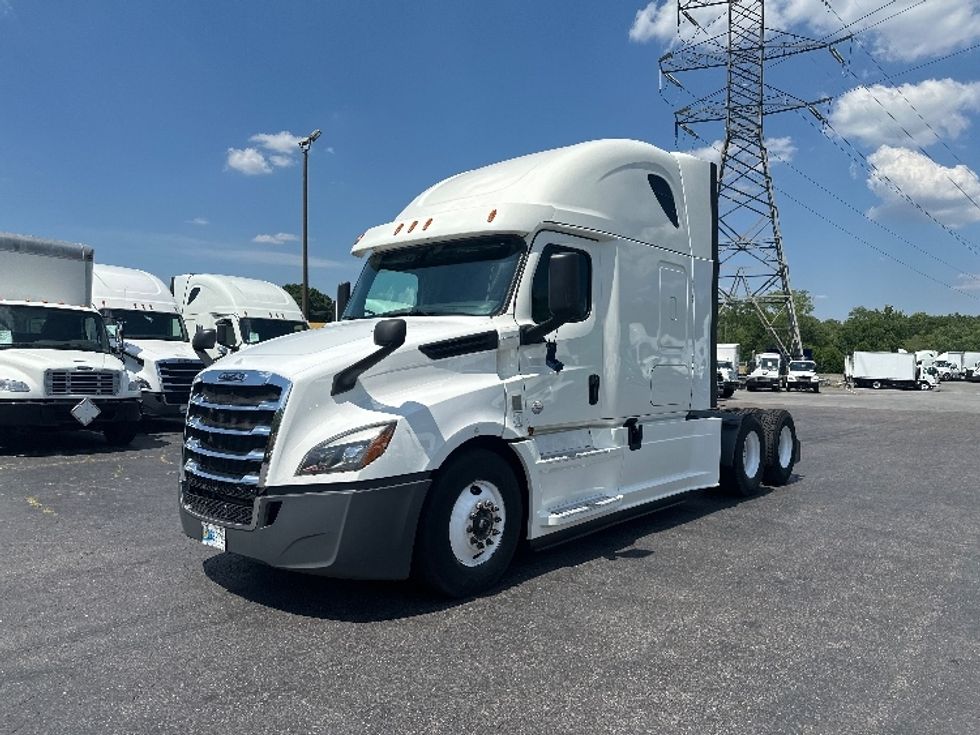 Sleeper Tractor-Heavy Duty Tractors-Freightliner-2020-T12664ST-Greensboro-NC-494,636\n\t\tmiles-$ 56,500 - Image 3