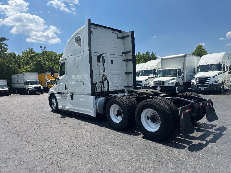 Sleeper Tractor-Heavy Duty Tractors-Freightliner-2020-T12664ST-Greensboro-NC-494,636\n\t\tmiles-$ 56,500 - Image 5