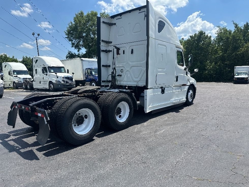Sleeper Tractor-Heavy Duty Tractors-Freightliner-2020-T12664ST-Greensboro-NC-494,636\n\t\tmiles-$ 56,500 - Image 7
