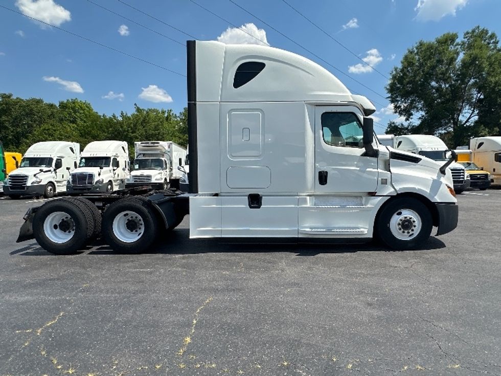 Sleeper Tractor-Heavy Duty Tractors-Freightliner-2020-T12664ST-Greensboro-NC-494,636\n\t\tmiles-$ 56,500 - Image 8