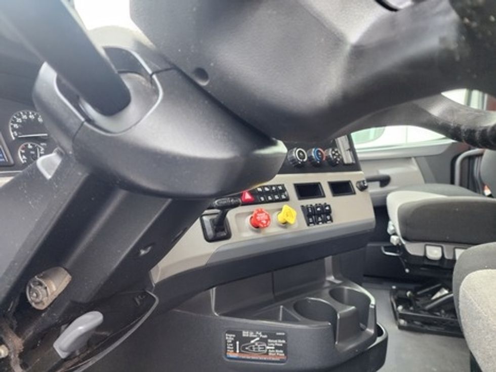 Sleeper Tractor-Heavy Duty Tractors-Freightliner-2020-T12664ST-Greensboro-NC-510,990\n\t\tmiles-$ 56,000 - Image 10