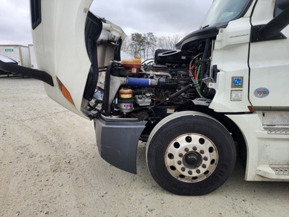 Sleeper Tractor-Heavy Duty Tractors-Freightliner-2020-T12664ST-Greensboro-NC-510,990\n\t\tmiles-$ 56,000 - Image 17
