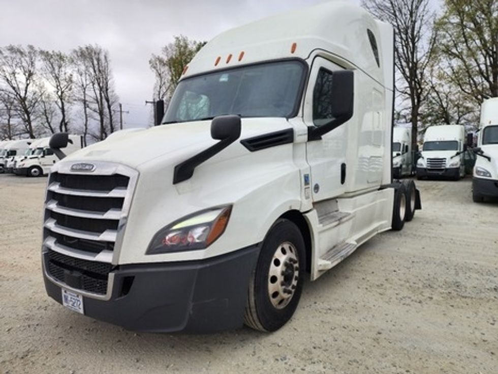 Sleeper Tractor-Heavy Duty Tractors-Freightliner-2020-T12664ST-Greensboro-NC-510,990\n\t\tmiles-$ 56,000 - Image 3